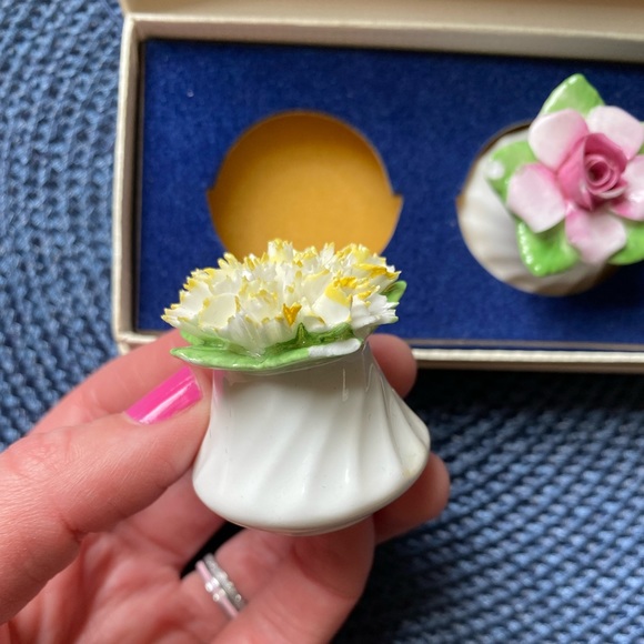 Vintage Royal Adderley Floral Bone China Salt & Pepper Shakers - Picture 14 of 14